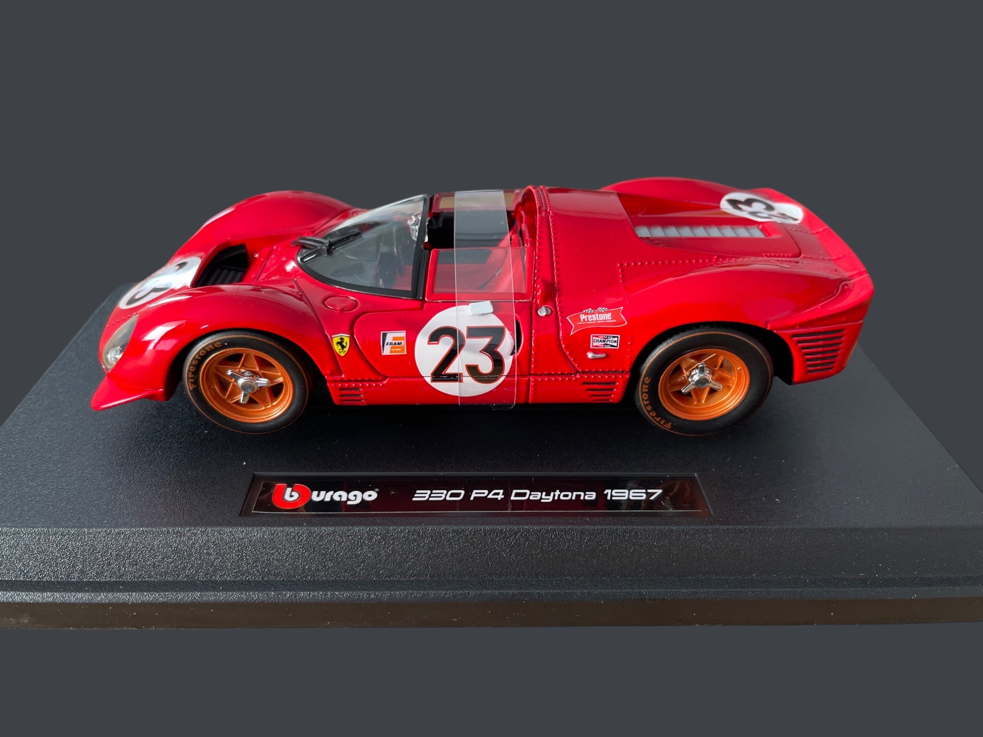 Burago Racing Ferrari 330 P4 Daytona 1967 escala 1/24